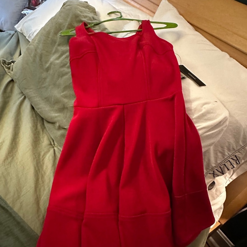 Beautiful red dress! - Picture 1 of 3